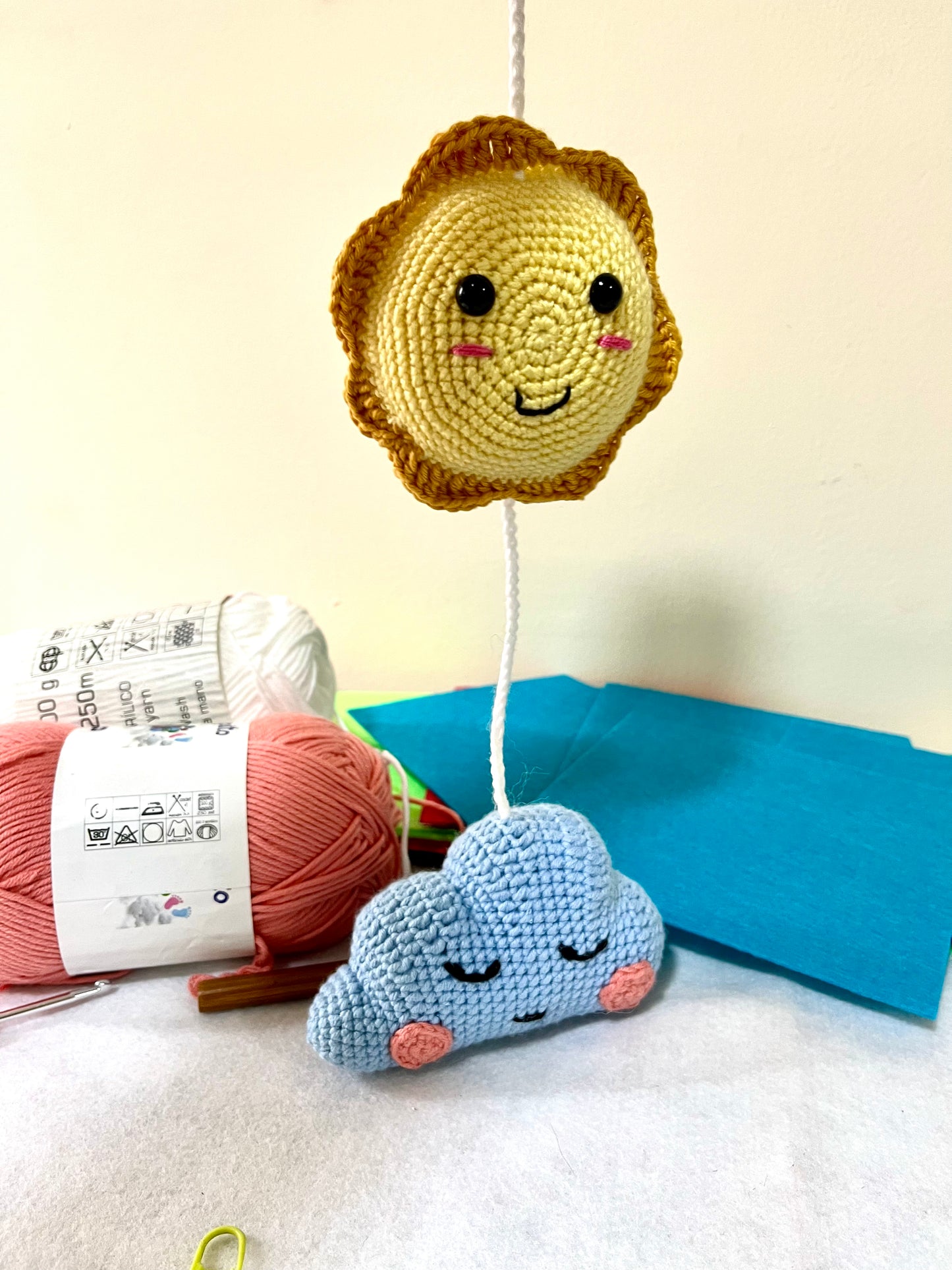 Single Movil Sol & Luna